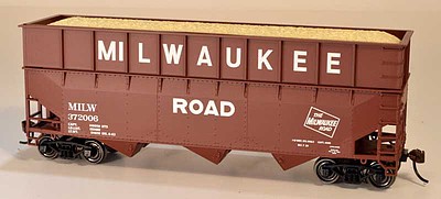 Bowser 70-Ton Offset Wood Chip Hopper with Ribbed-Side Extensions - Kit Milwaukee Road 372006 (Boxcar Red, Billboard Lettering)