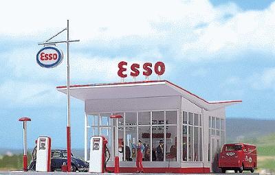 Busch 1950s ESSO Gas Station - Kit HO Scale Model Railroad Building #1005