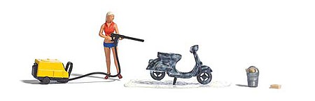 Busch Complete Miniature Scene Scooter Wash with Pressure Washer, Bucket and Woman Figure
