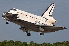 Space Shuttle with Cargo Bay/Satellite