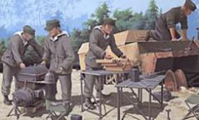 SdKfz 250 Halftrack Engine with Mechanic