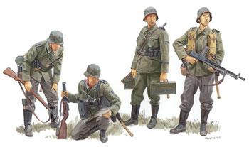 DML German Regiment France 1940 (4) Plastic Model Military Figure Kit 1/35 Scale #6281