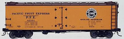 Intermountain R-40-10 Refrigerator Car Pacific Fruit Express HO Scale Model Train Freight Car #46701