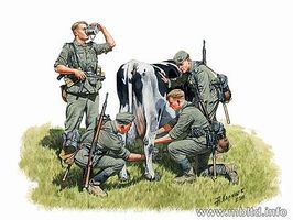 WWII German Infantry Milking a Cow Plastic Model Military Figure 1/35 Scale #3565
