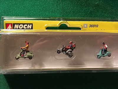 Noch Scooters with Riders N Scale Model Railroad Figure #36910