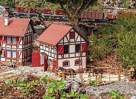 Pola Half Timbered Stable G-Scale