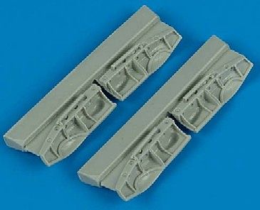 Quickboost Beaufighter Undercarriage Covers for Hasegawa Plastic Model Aircraft Accessory 1/72 #72158