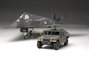 F-117A 1/48 Nighthawk Stealth Attack Aircraft & Hummer 4x4