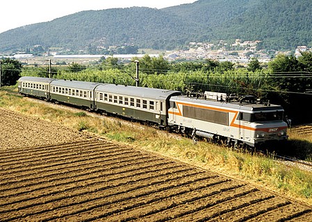 Trix SNCF Nizza/Paris Pass Set - N-Scale