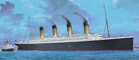 Trumpeter RMS Titanic Ocean Liner w/LED Lighting Plastic Model Military Ship Kit 1/200 Scale #3719
