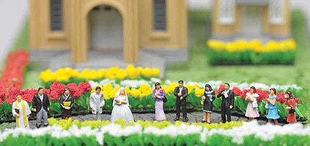 Tomy Wedding Party 12/ - N-Scale