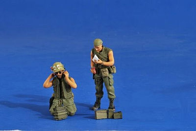Master Box 1:35 Scale US Soldiers Patrolling Vietnam Model Kit - Includes 4 Soldiers & Woman Figure Set