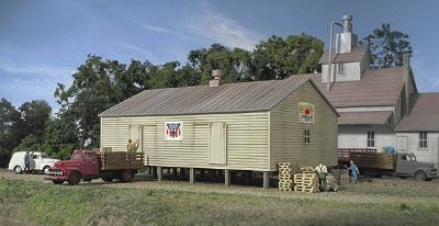 Walthers Co-Op Storage Shed - Kit - 4-1/4 x 2-3/4 x 2-1/4 N Scale Model Railroad Building #3230