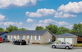 Walthers Modern Sectional House with Garage
