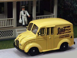 William-Tell Divco Milk Delivery Truck w/ Milkman Figure HO Scale Model Railroad Vehicle #ahm87010