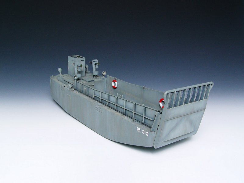 Trumpeter WWII LCM(3) US Navy Landing Craft Plastic Model Military