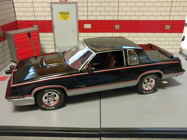 '83 Hurst Oldsmobile -- Plastic Model Car Kit -- 1/25 Scale -- #854317 ...