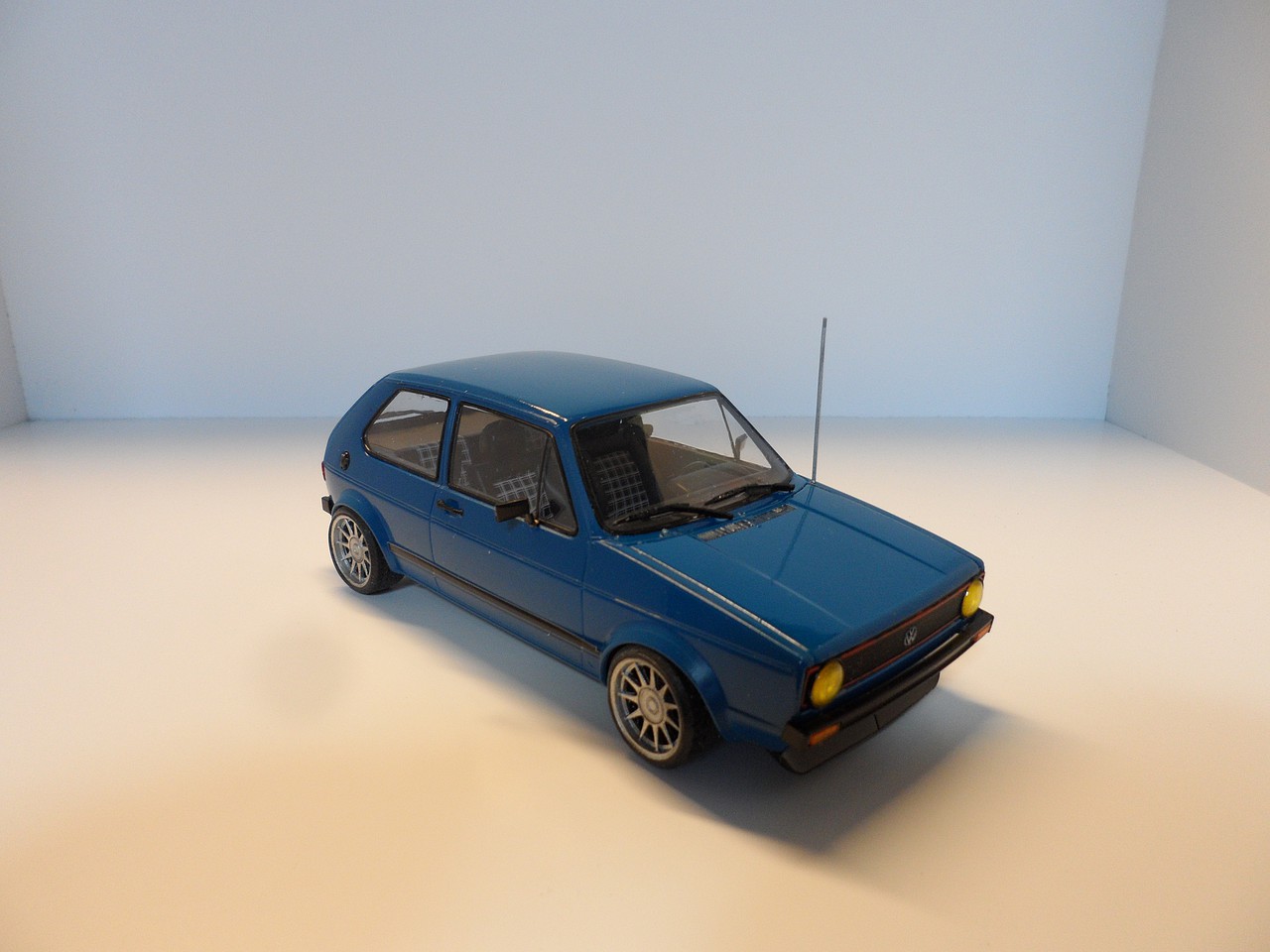 Revell 1/24 Scale Model Car Kit 07072 - Volkswagen Golf 1 GTI