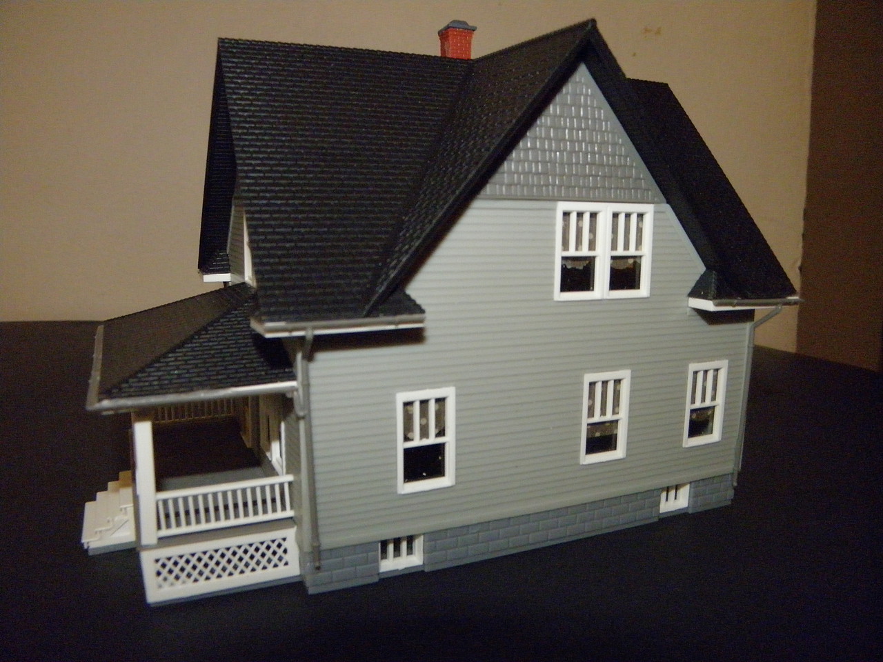 Kim's Classic American Home Kit HO Scale Model Railroad Building
