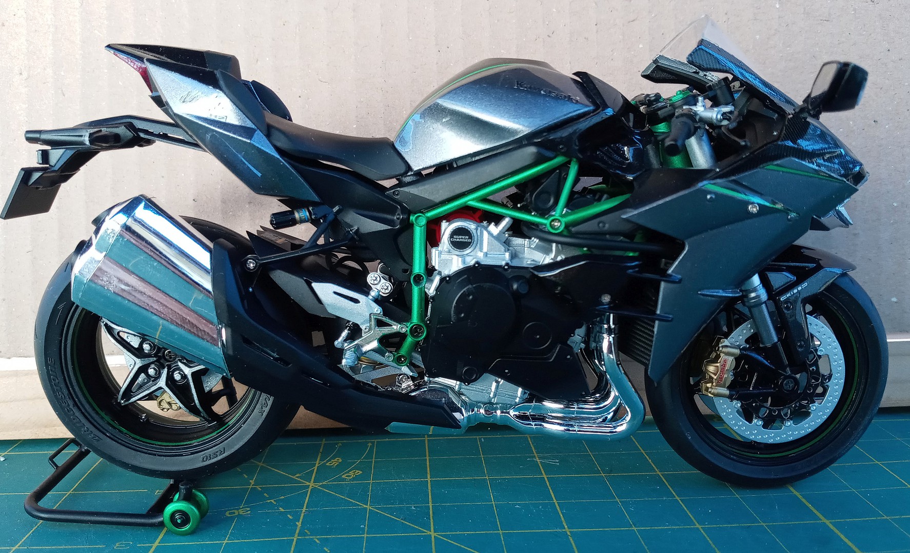 thumbnail image 2 of TAMIYA Kawasaki Ninja H2 Carbon Motorcycle Plastic Model Kit - 1/12 Scale, Detailed Build 2 of 13
