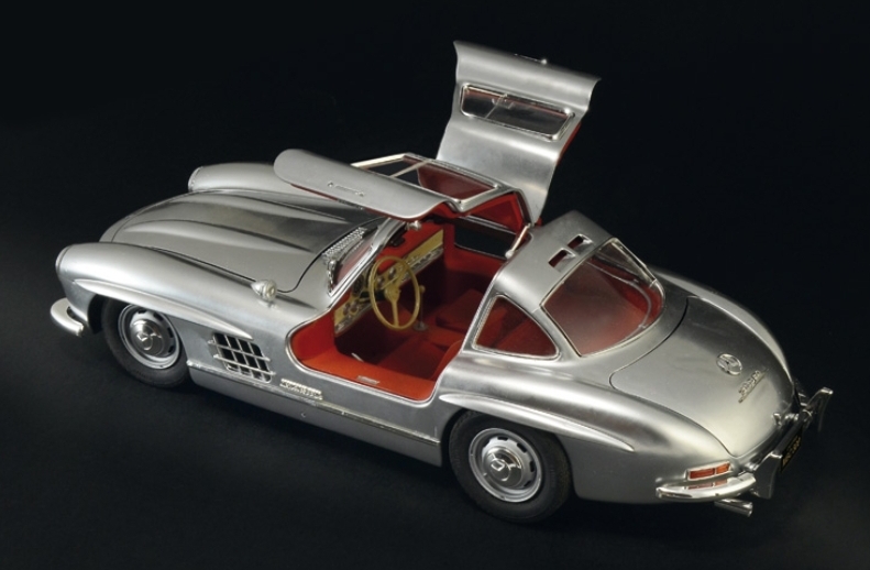 Mercedes Benz 300SL Gullwing 16 -- Plastic Model Car Kit -- 1/16 Scale ...