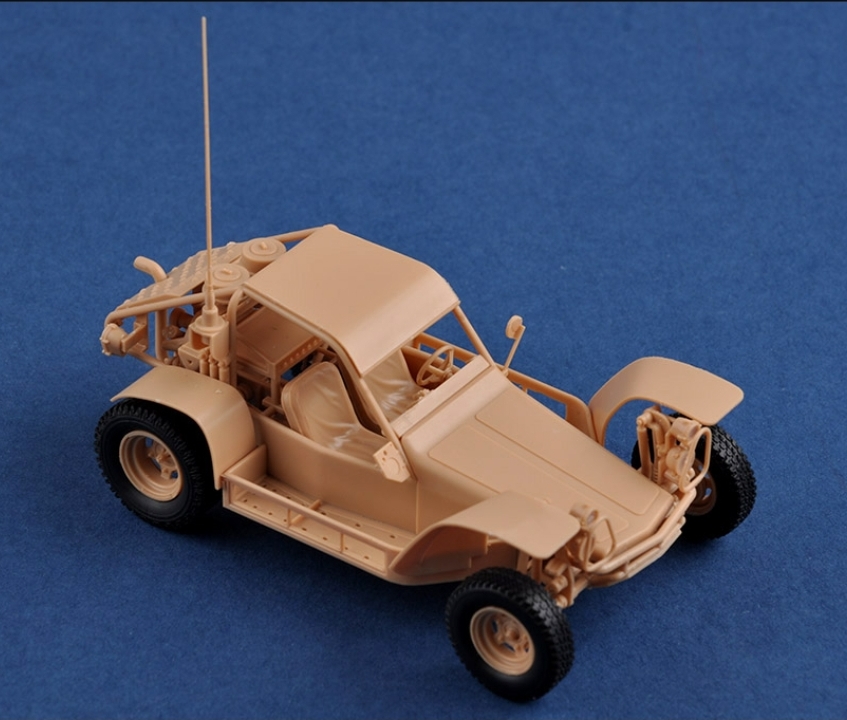 Maquette 1/35 Hobby Boss – Véhicule Militaire Delta Force FAV – Kit Plastique Détailé – 120 Pièces