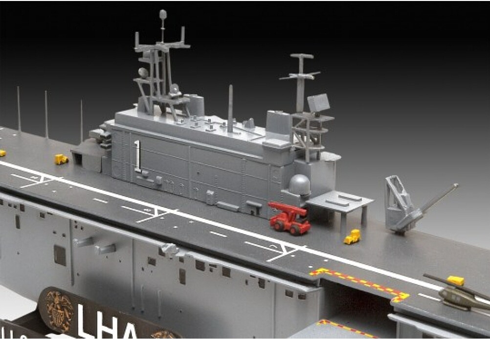 USS Tarawa LHA1 Assault Carrier Ship -- Plastic Model Military Ship Kit ...