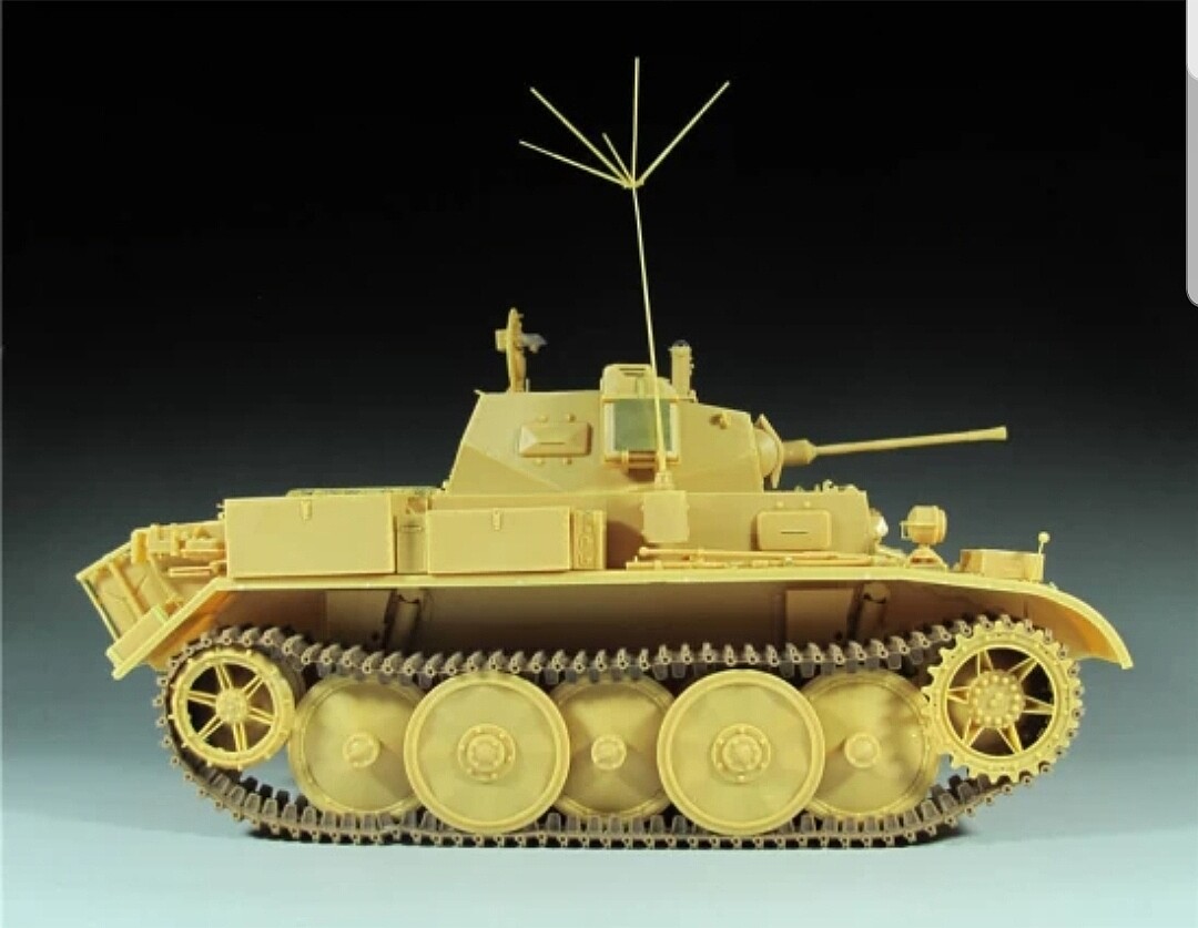 PzKpfw II Ausf L Luchs 9th Pz Light Recon Tank Plastic Model Tank