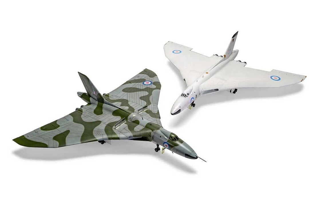 Avro Vulcan B2 British Bomber Plastic Model Airplane Kit 1 72 