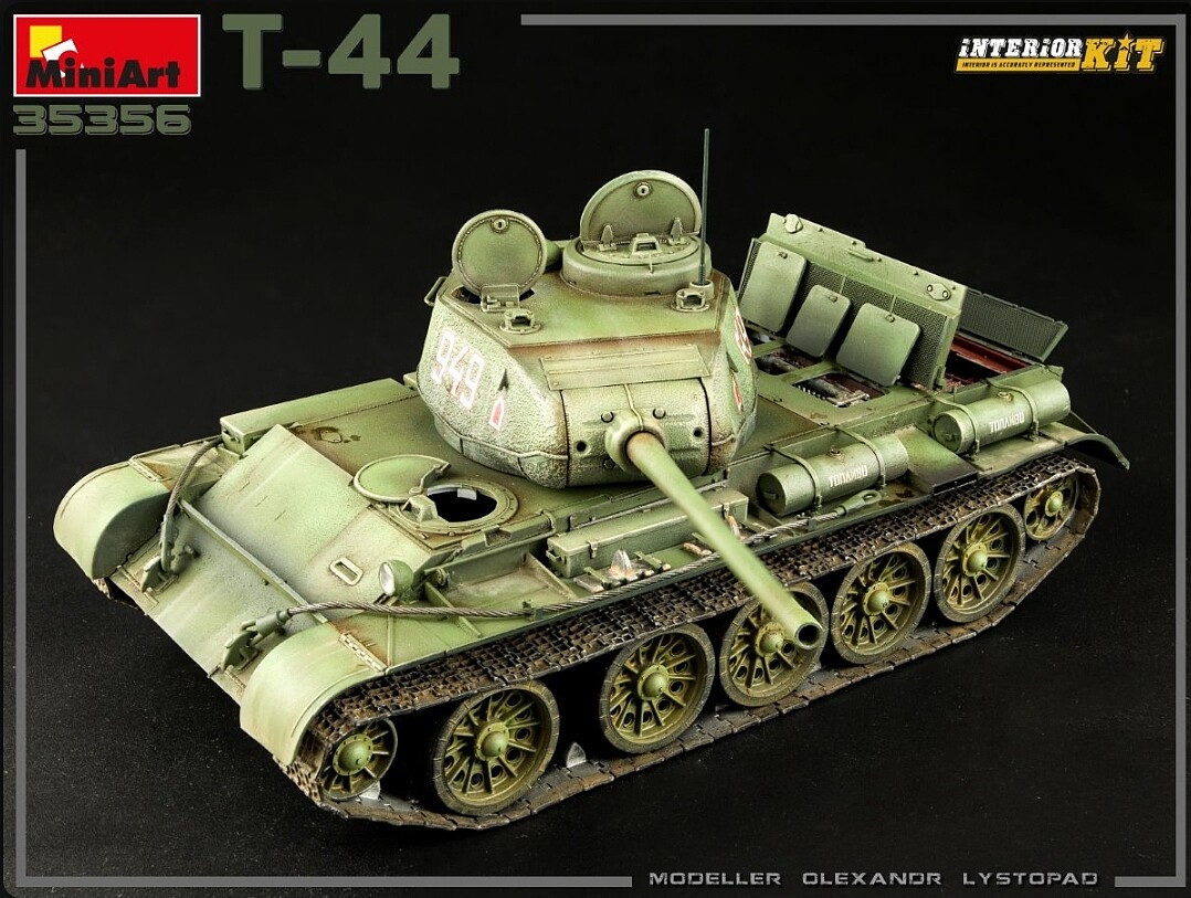 1/35 WWII T44 Soviet Medium Tank w/Full Interior -- Plastic Model Tank ...