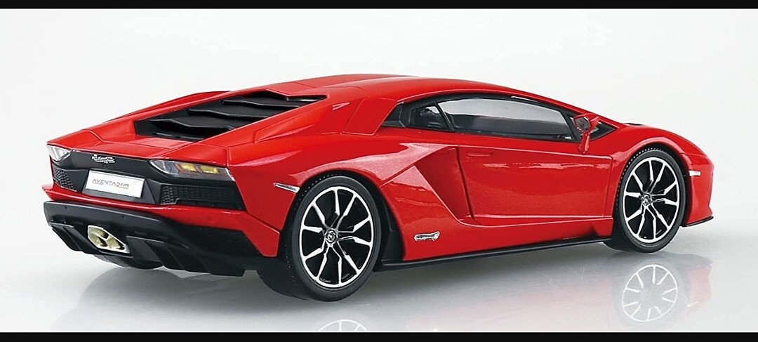 Lamborghini Aventador S Sports Car (Red) -- Plastic Model Car Vehicle