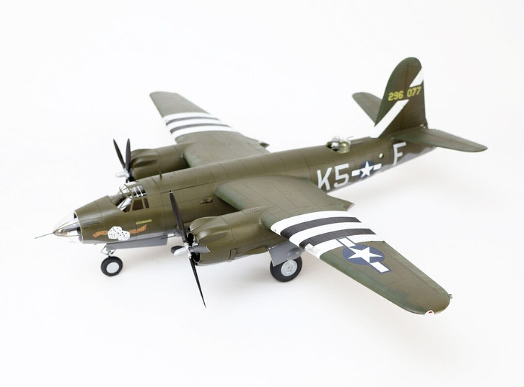 US B-26B Marauder Bomber -- Plastic Model Airplane Kit -- 1/48 Scale ...