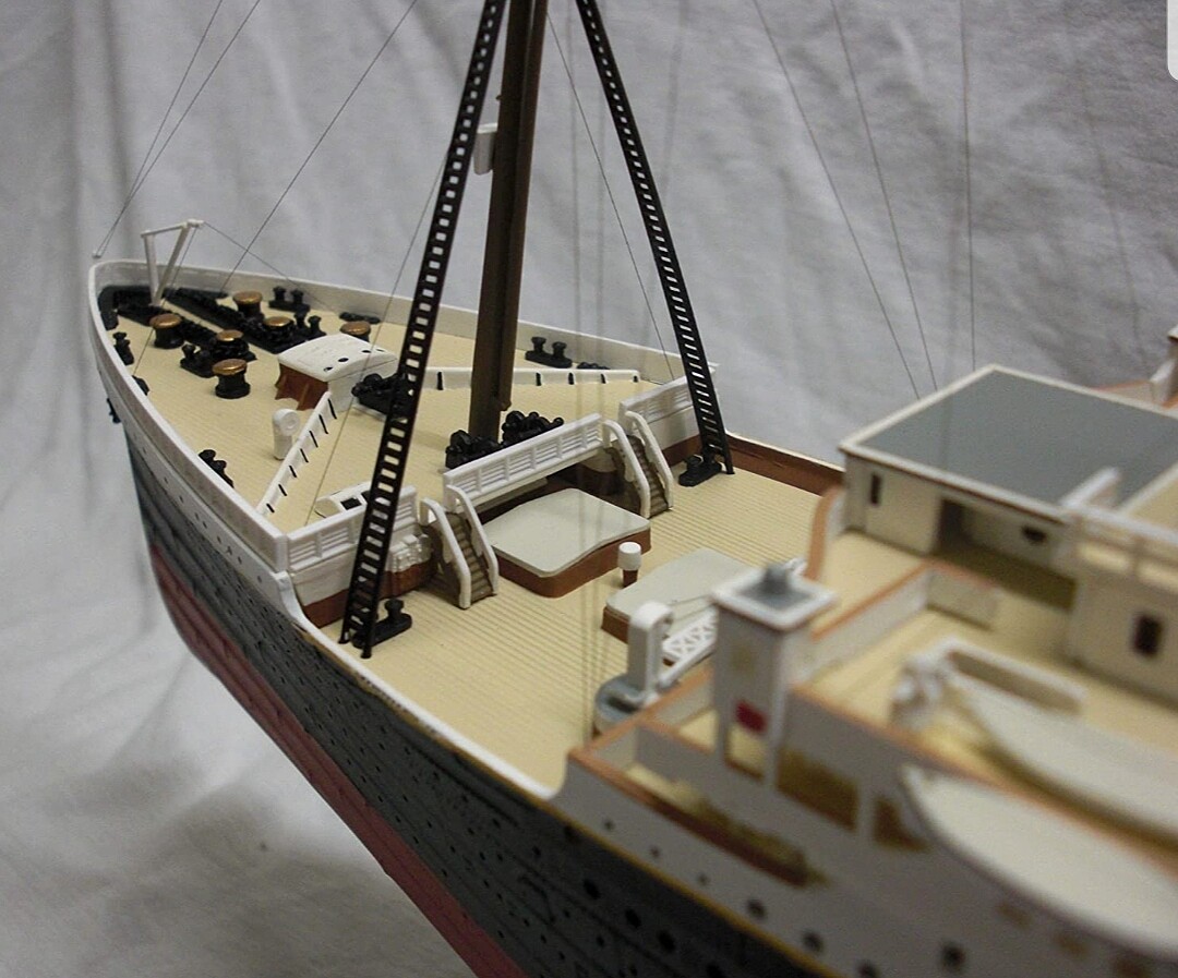 1/350 Scale RMS Titanic Wooden Deck Upgrade Kit With Metal Chains - For Minicraft Model 11318
