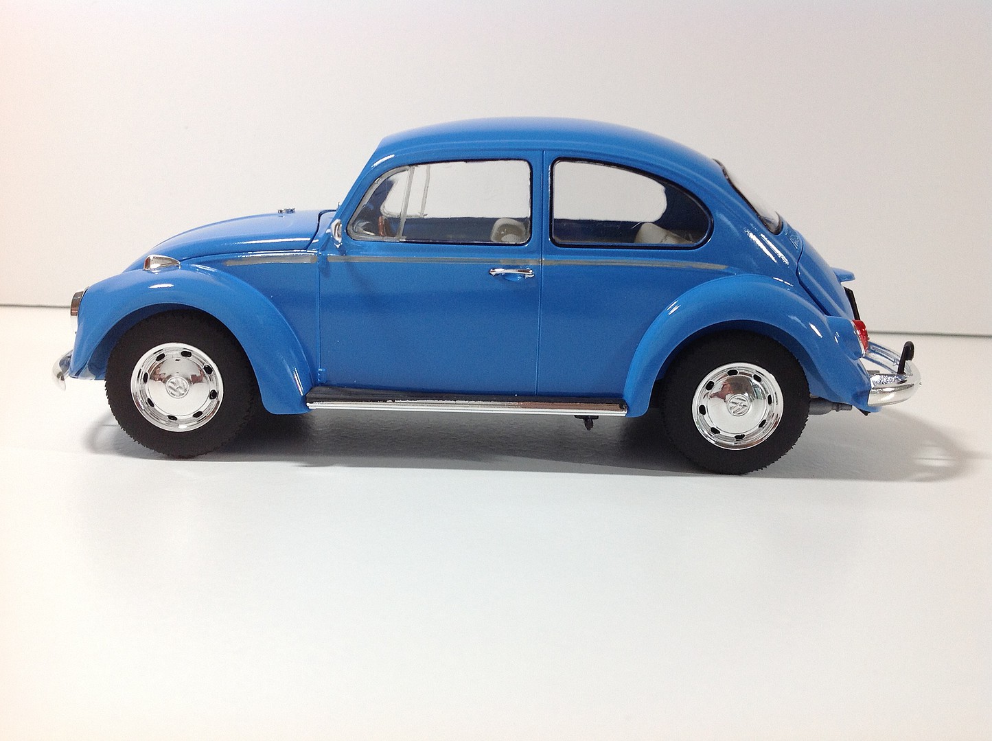 1968 VW Beetle Type 1 Plastic Model Car Kit 1/24