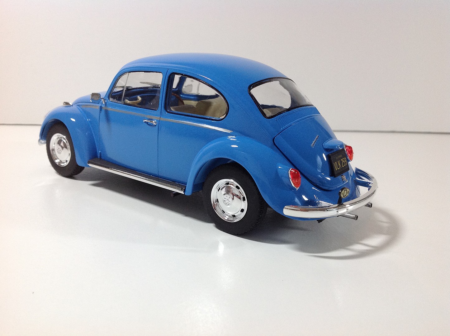 1968 VW Beetle Type 1 Plastic Model Car Kit 1/24