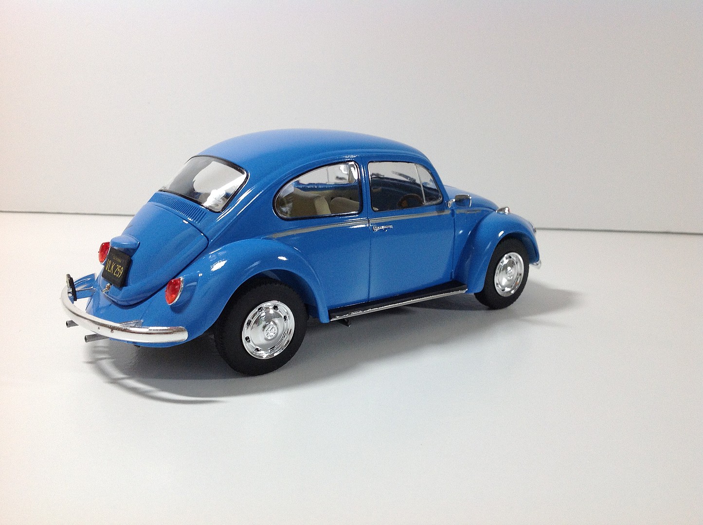 1968 VW Beetle Type 1 Plastic Model Car Kit 1/24