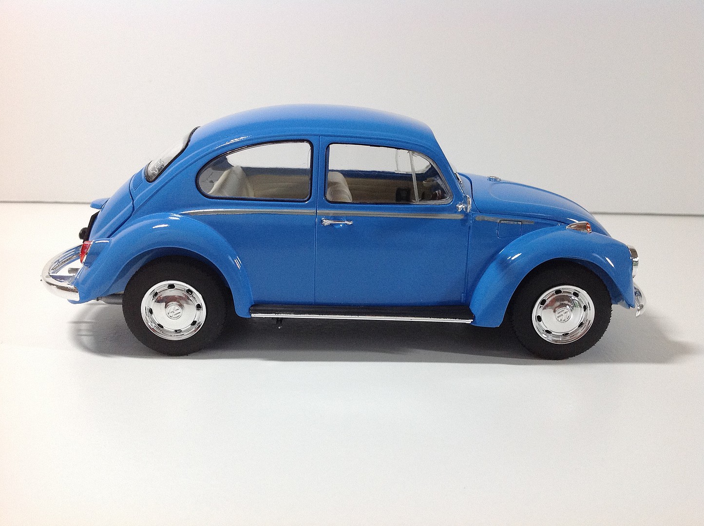 1968 VW Beetle Type 1 Plastic Model Car Kit 1/24