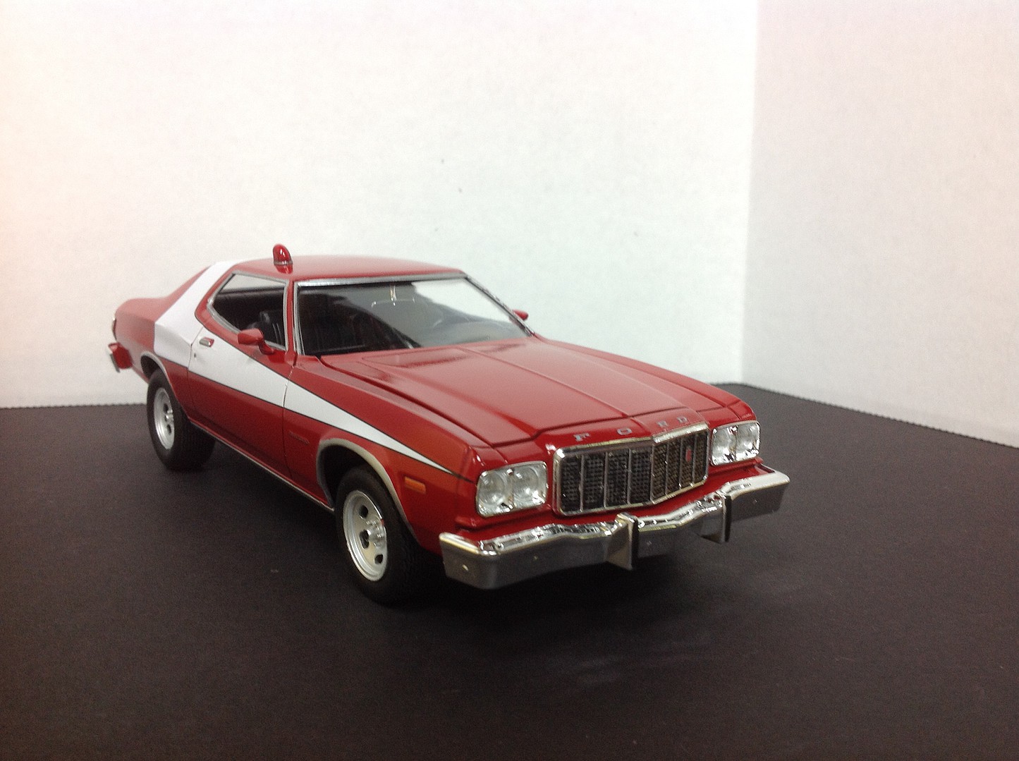 Starsky & Hutch Ford Torino Plastic Model Car Kit 1/25 Scale