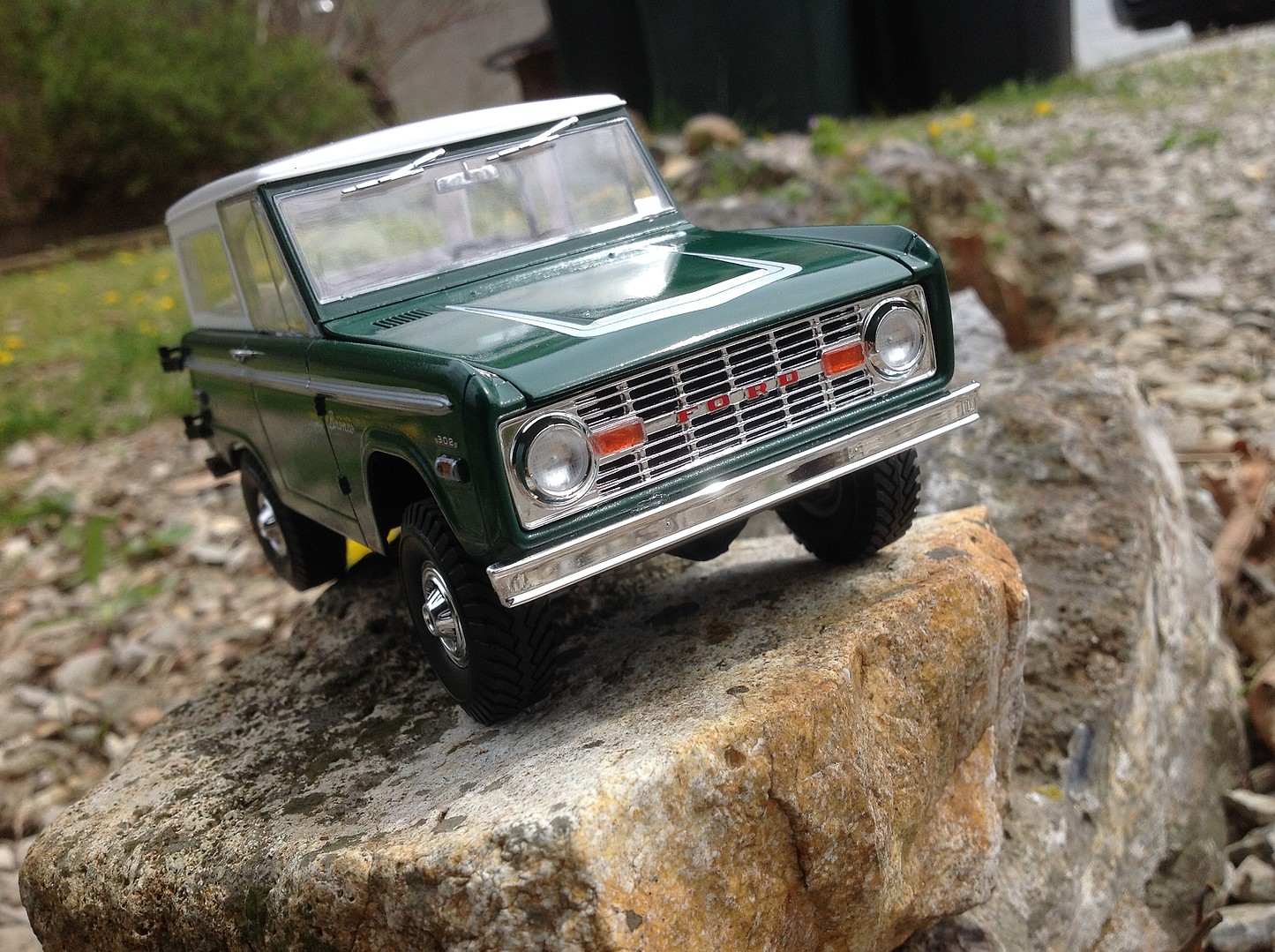 Ford Bronco Plastic Model Truck Kit 1/25 Scale 854320