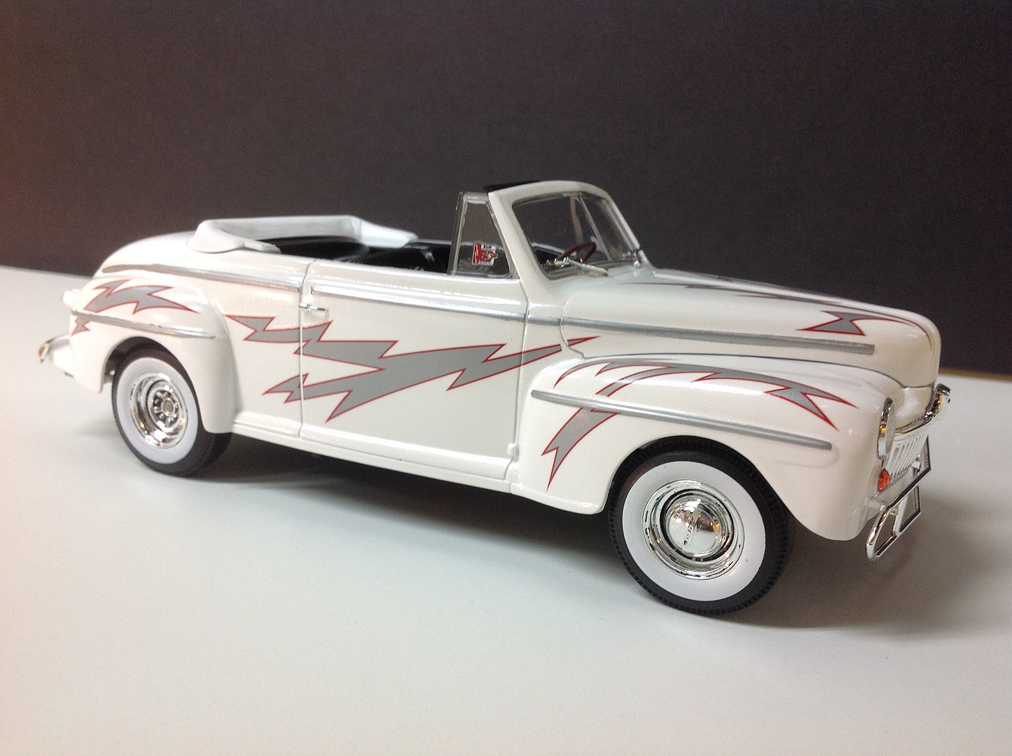 Greased Lightning 1948 Ford Convertible Plastic Model Car Kit 1/