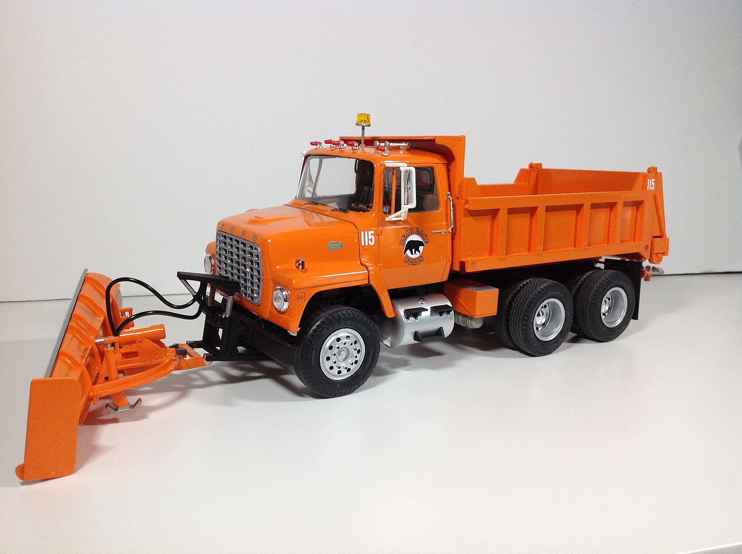 Ford LNT-8000 Snow Plow Pictures