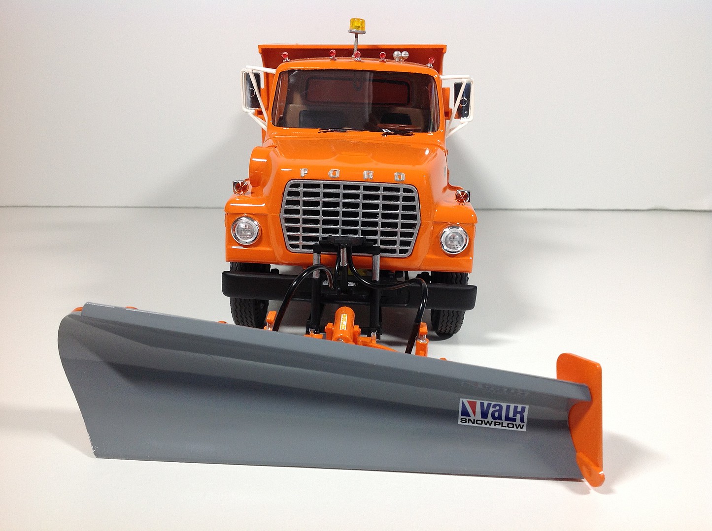 Ford LNT-8000 Snow Plow Pictures