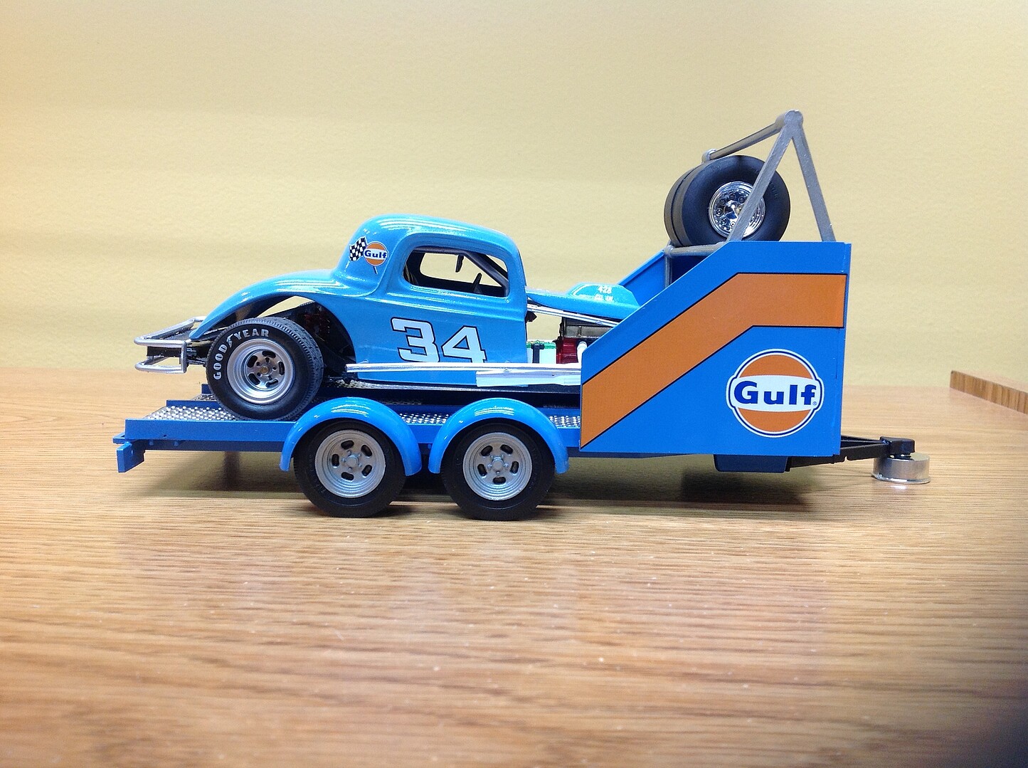 Gulf 1953 Ford Truck w/Modified Stocker Hauler -- Plastic Model Truck ...