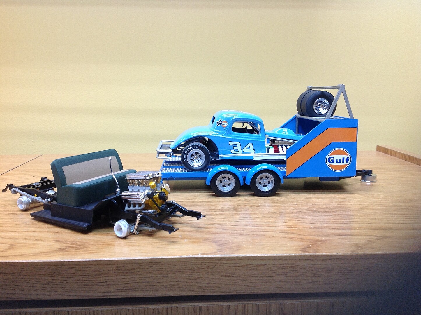 Gulf 1953 Ford Truck w/Modified Stocker Hauler -- Plastic Model Truck ...