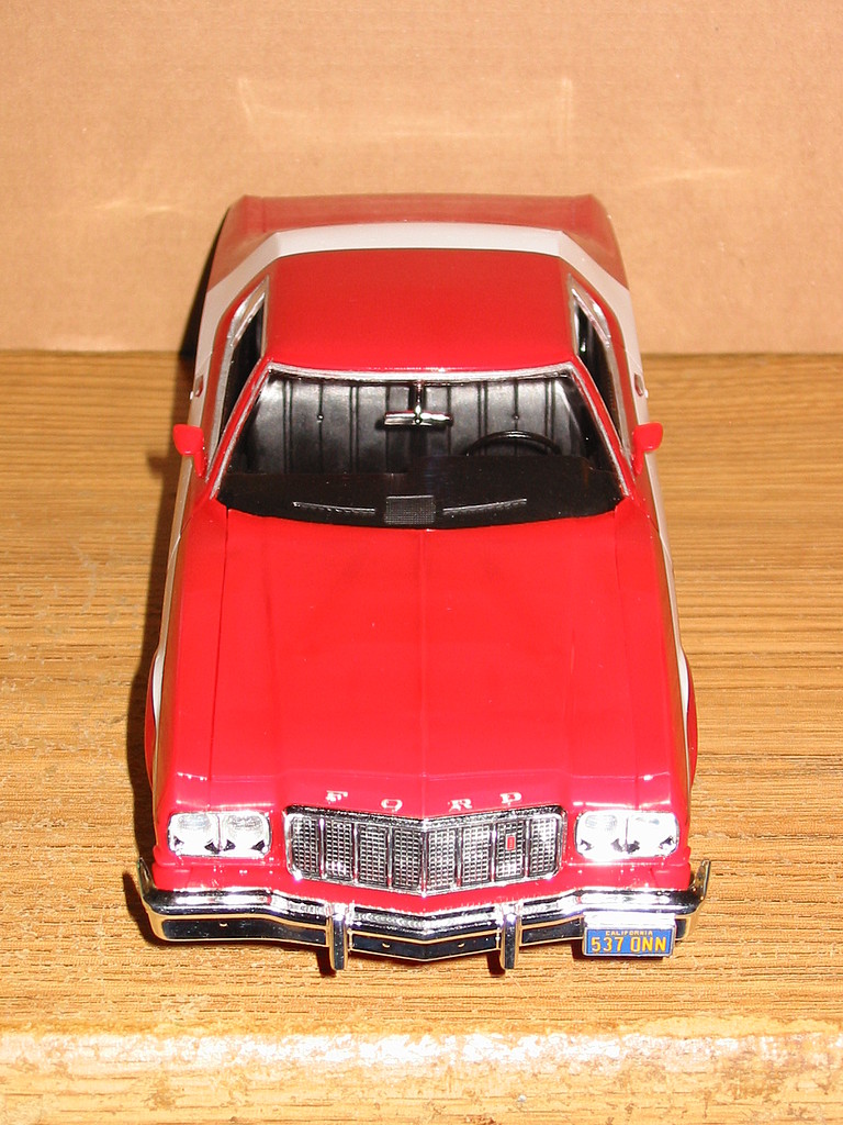 Starsky & Hutch Ford Torino Plastic Model Car Kit 1/25 Scale