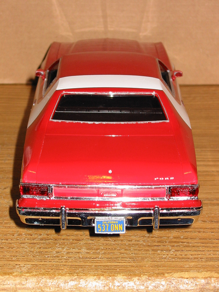 Starsky & Hutch Ford Torino -- Plastic Model Car Kit -- 1/25 Scale ...