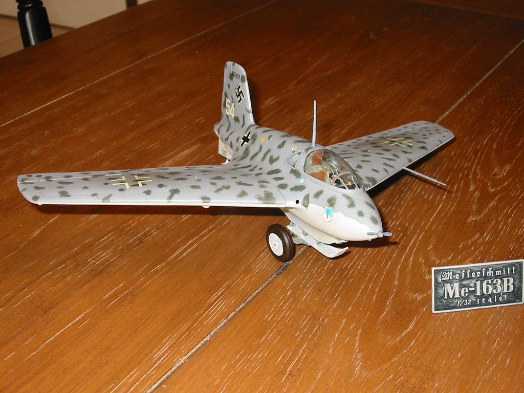 Messerschmitt Me163B Komet -- Plastic Model Airplane Kit -- 1/32 Scale ...