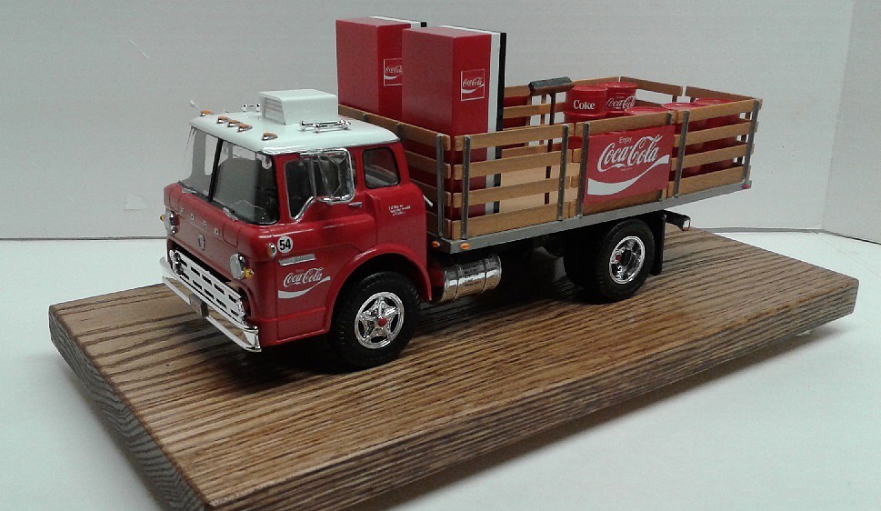 AMT Ford Stake Bed/Coke Machine Plastic Model Truck Kit 1/25 Scale