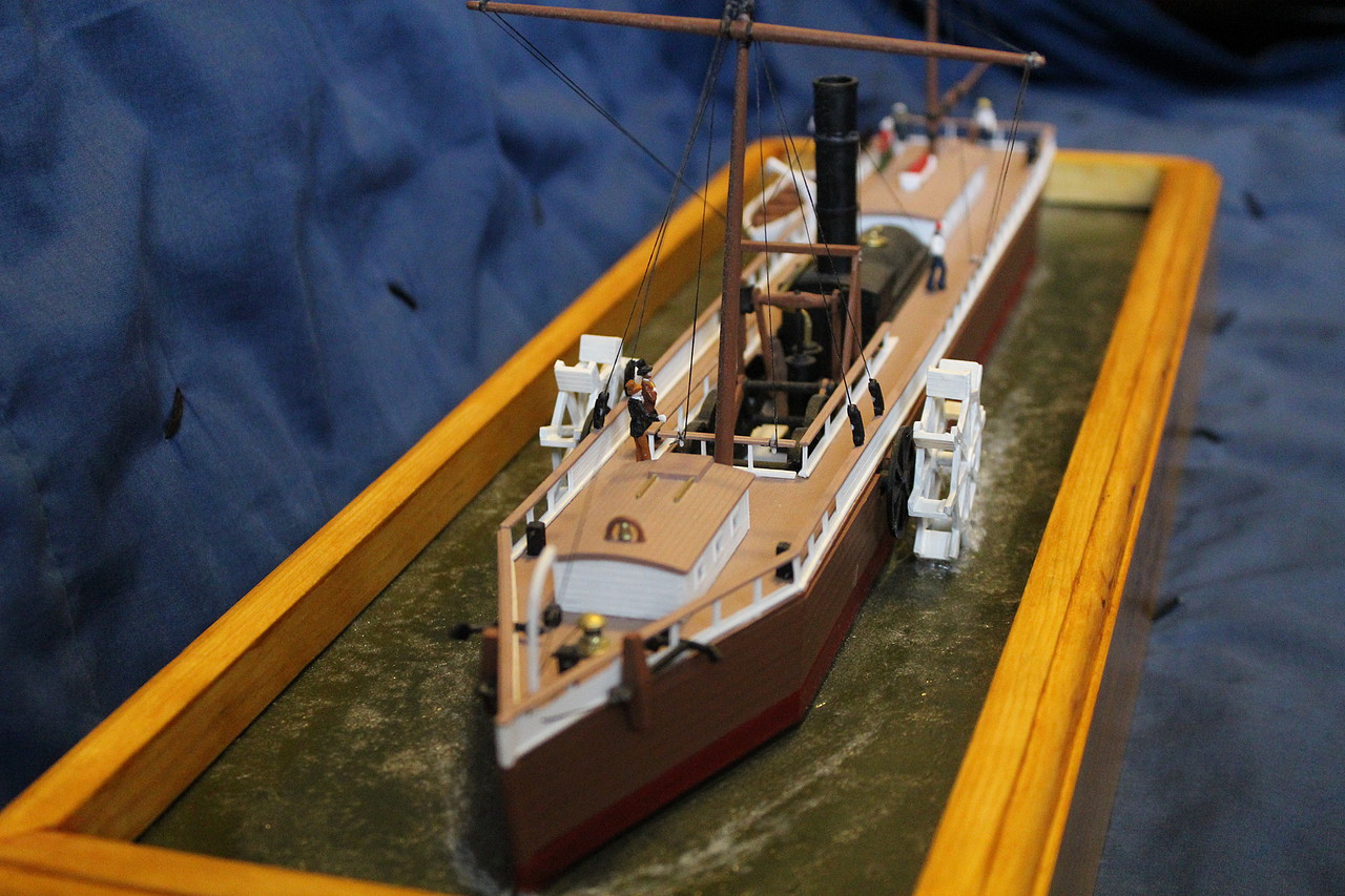 Lindberg Fulton's Clermont Side-Wheel Powered Steamboat 1:96 SC Model Kit HL200 