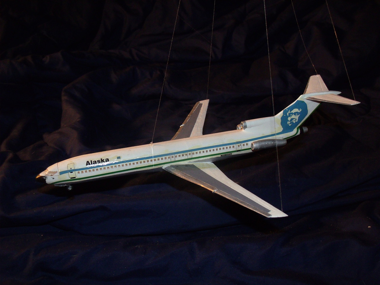 B727 Air Alaska Commercial Airliner Plastic Model Airplane Kit 1/